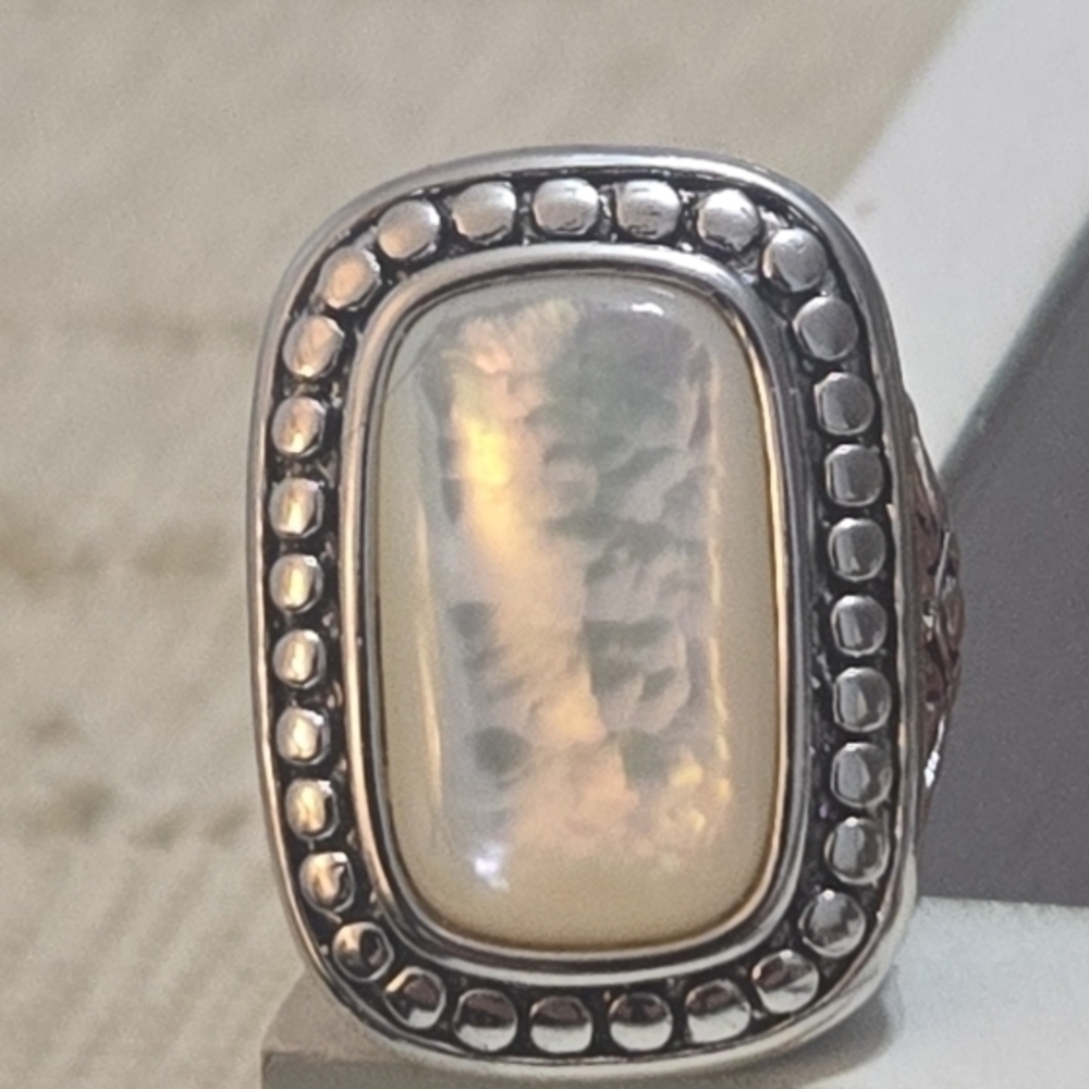Premier Designs Mother Of Pearls Statement Ring - Picture 1 of 4